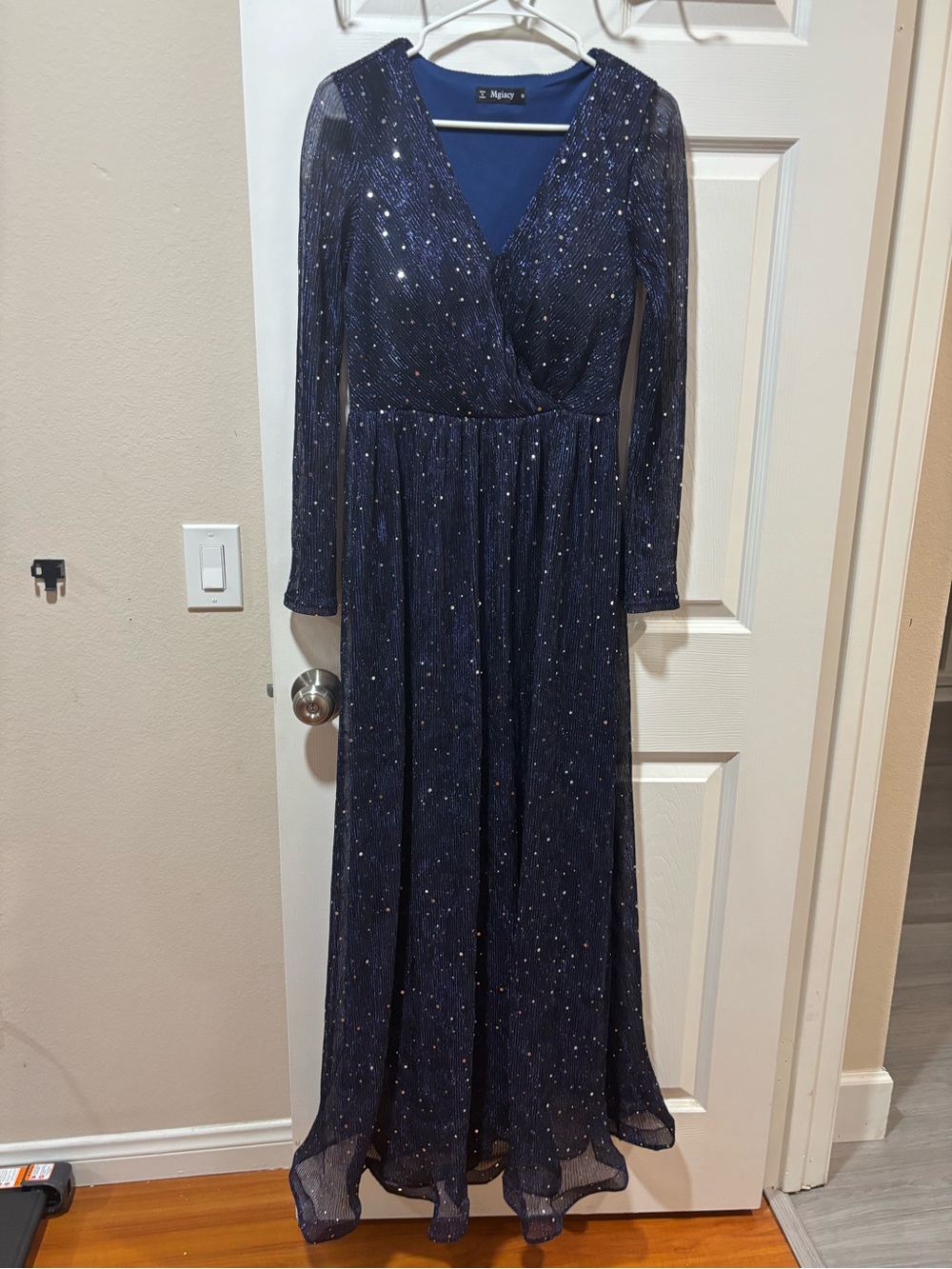 Elegant Navy Long Sleeve V-Neck Evening Dress